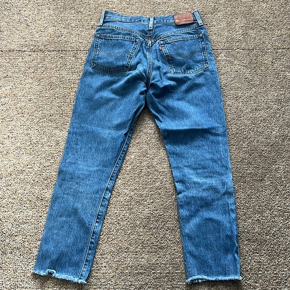 Levi's® Premium 501® SKINNY WOMEN'S JEANS Raw Hem Size 26 W x 30 L - Picture 3 of 7